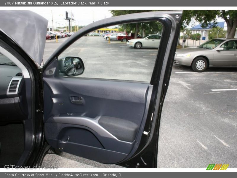Labrador Black Pearl / Black 2007 Mitsubishi Outlander XLS
