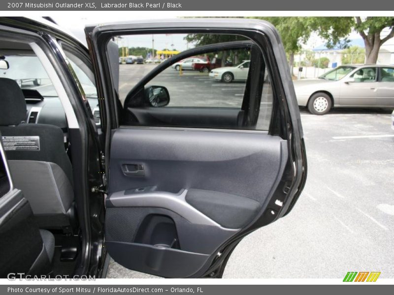 Labrador Black Pearl / Black 2007 Mitsubishi Outlander XLS