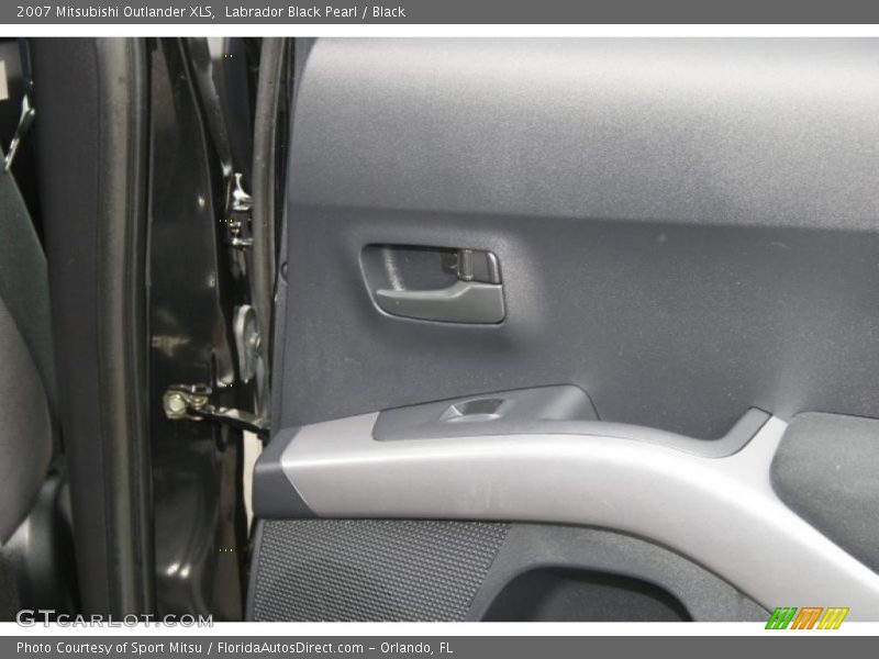 Labrador Black Pearl / Black 2007 Mitsubishi Outlander XLS