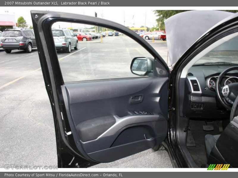 Labrador Black Pearl / Black 2007 Mitsubishi Outlander XLS