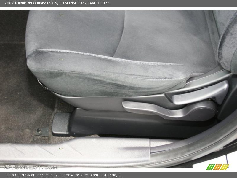 Labrador Black Pearl / Black 2007 Mitsubishi Outlander XLS