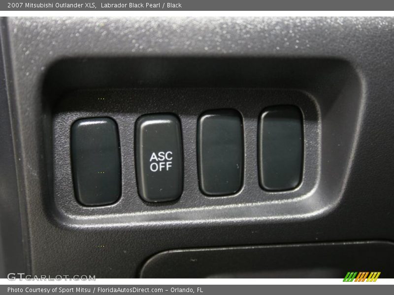 Labrador Black Pearl / Black 2007 Mitsubishi Outlander XLS