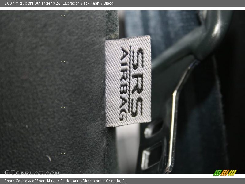 Labrador Black Pearl / Black 2007 Mitsubishi Outlander XLS