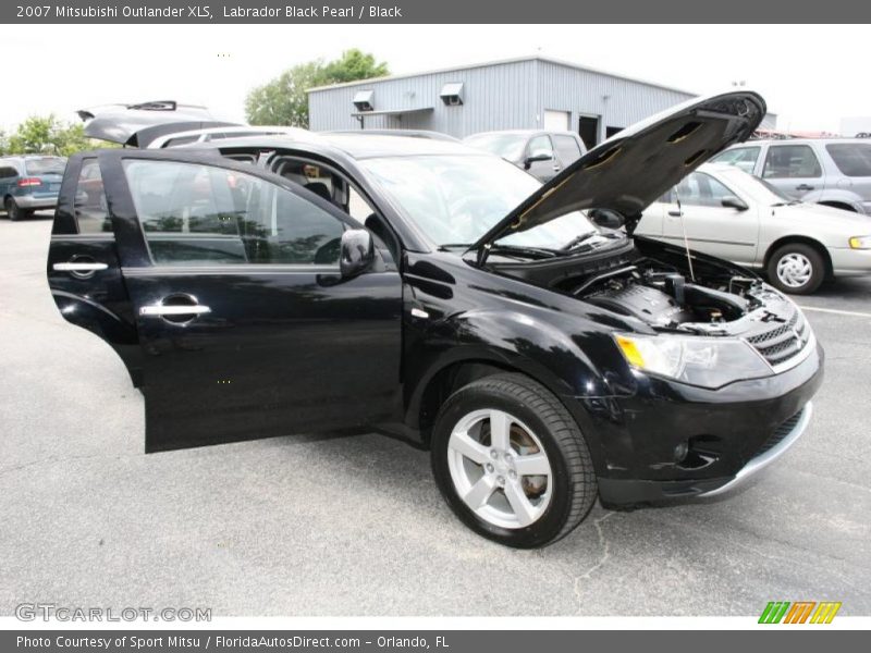 Labrador Black Pearl / Black 2007 Mitsubishi Outlander XLS