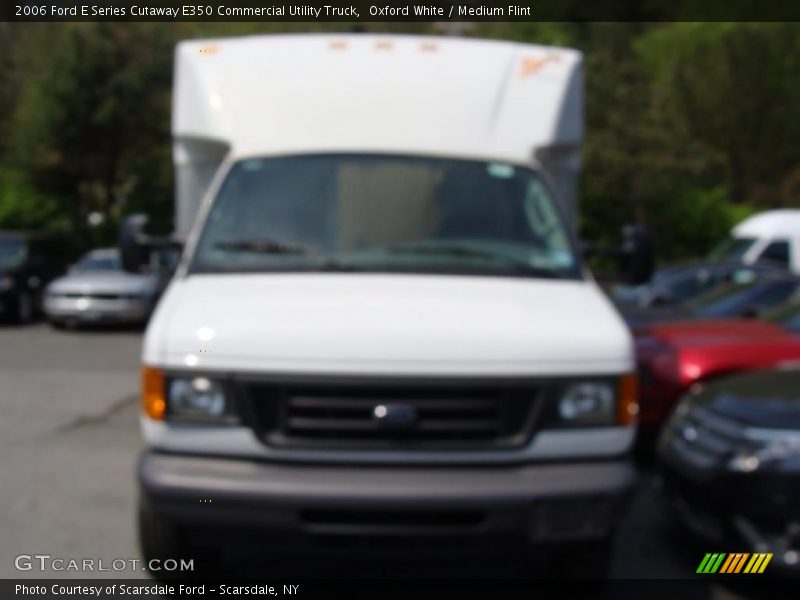 Oxford White / Medium Flint 2006 Ford E Series Cutaway E350 Commercial Utility Truck