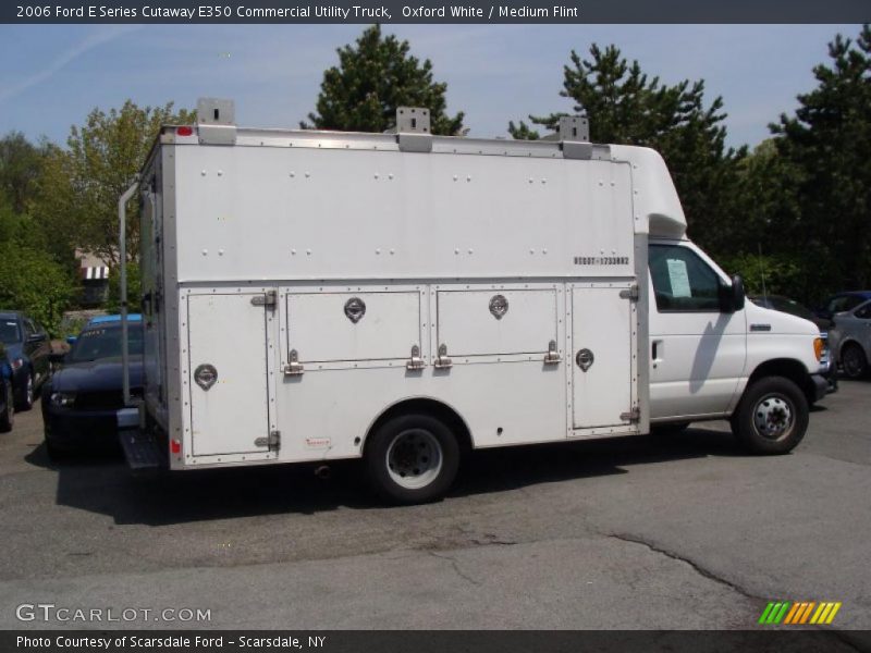 Oxford White / Medium Flint 2006 Ford E Series Cutaway E350 Commercial Utility Truck