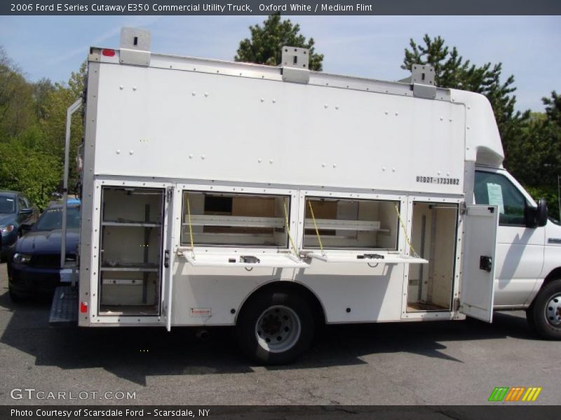 Oxford White / Medium Flint 2006 Ford E Series Cutaway E350 Commercial Utility Truck