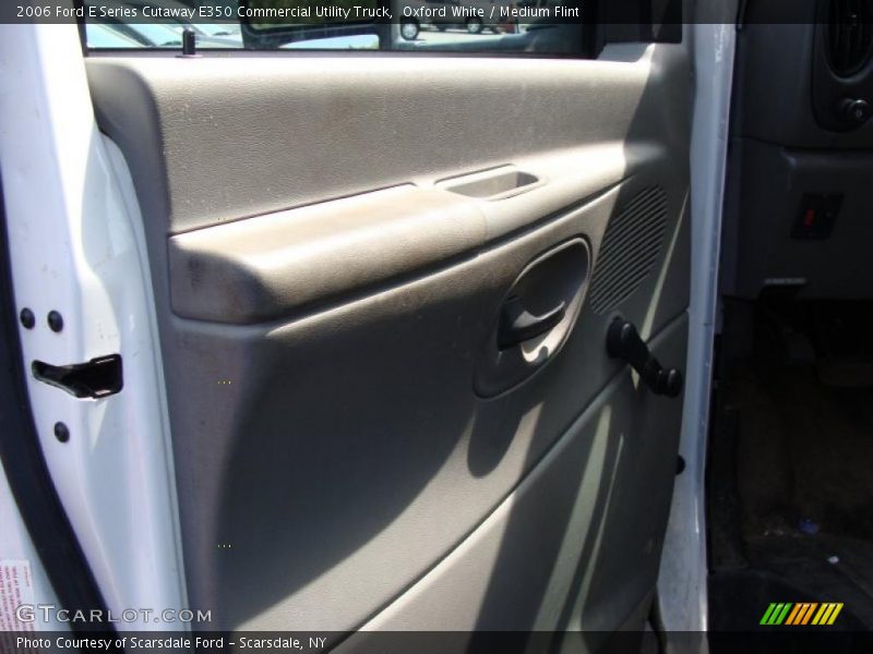 Oxford White / Medium Flint 2006 Ford E Series Cutaway E350 Commercial Utility Truck