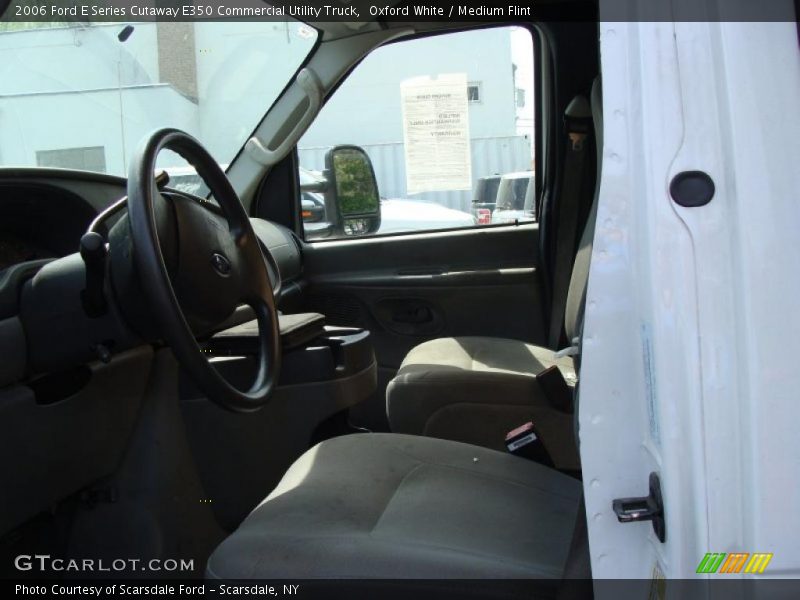 Oxford White / Medium Flint 2006 Ford E Series Cutaway E350 Commercial Utility Truck