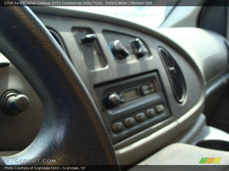 Oxford White / Medium Flint 2006 Ford E Series Cutaway E350 Commercial Utility Truck