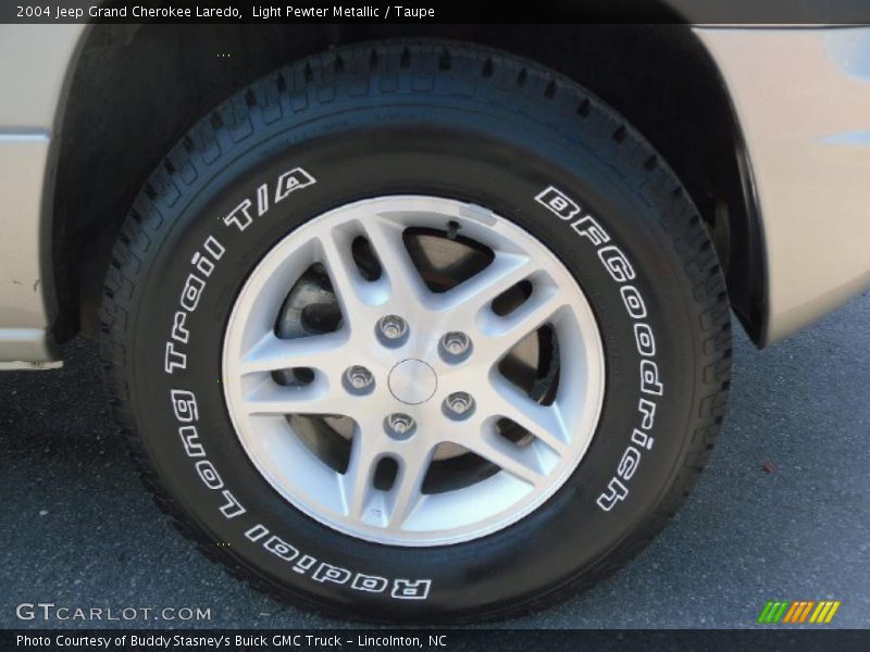Light Pewter Metallic / Taupe 2004 Jeep Grand Cherokee Laredo