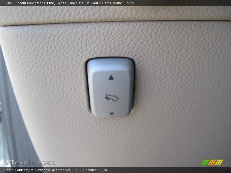 White Chocolate Tri Coat / Camel/Sand Piping 2008 Lincoln Navigator L Elite