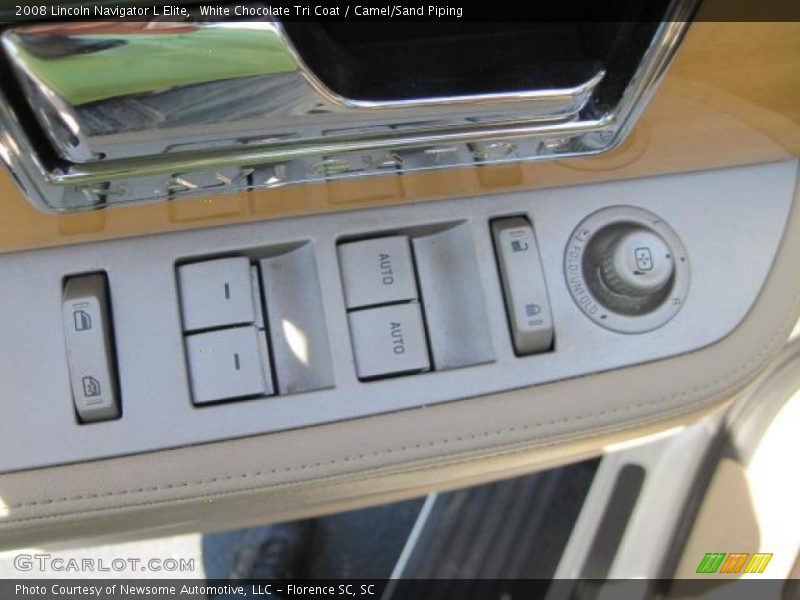 White Chocolate Tri Coat / Camel/Sand Piping 2008 Lincoln Navigator L Elite