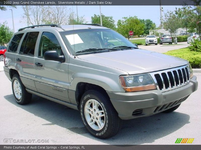 Silverstone Metallic / Dark Slate Gray 2002 Jeep Grand Cherokee Laredo