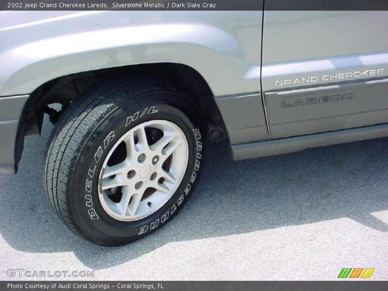 Silverstone Metallic / Dark Slate Gray 2002 Jeep Grand Cherokee Laredo