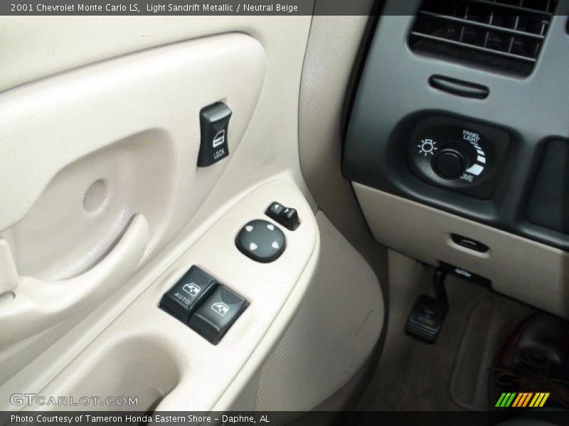 Light Sandrift Metallic / Neutral Beige 2001 Chevrolet Monte Carlo LS