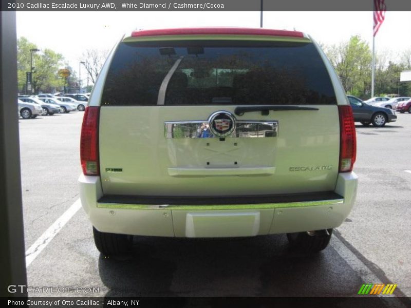 White Diamond / Cashmere/Cocoa 2010 Cadillac Escalade Luxury AWD