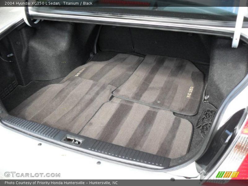 Titanium / Black 2004 Hyundai XG350 L Sedan