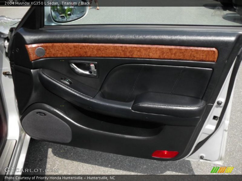 Titanium / Black 2004 Hyundai XG350 L Sedan