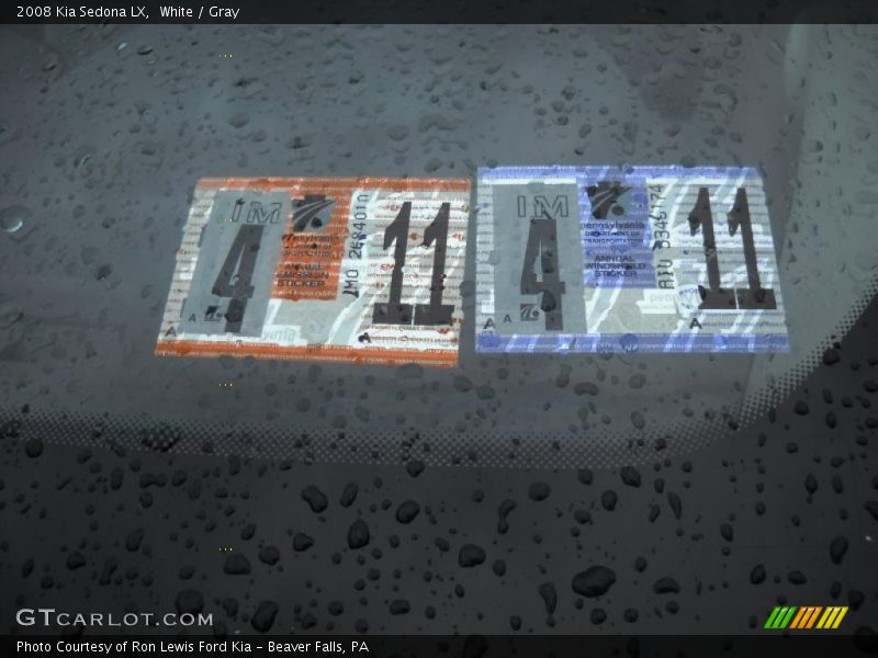 White / Gray 2008 Kia Sedona LX