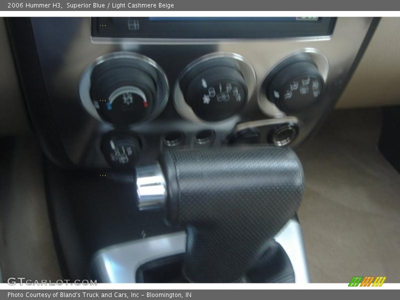 Superior Blue / Light Cashmere Beige 2006 Hummer H3