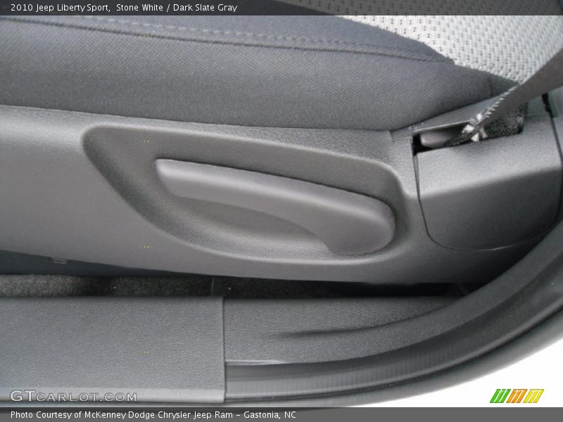 Stone White / Dark Slate Gray 2010 Jeep Liberty Sport