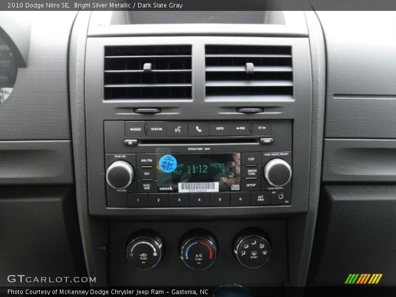 Bright Silver Metallic / Dark Slate Gray 2010 Dodge Nitro SE