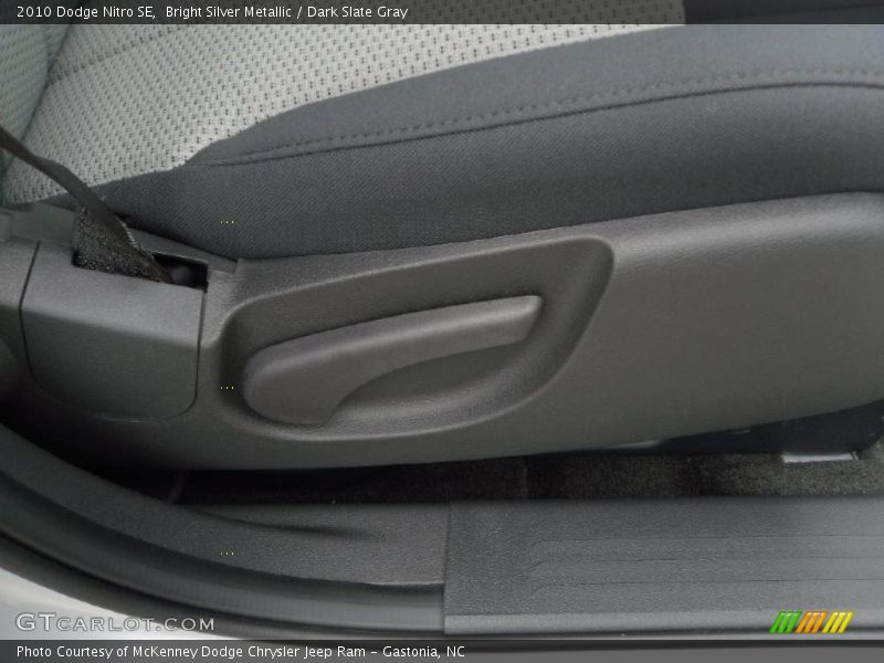 Bright Silver Metallic / Dark Slate Gray 2010 Dodge Nitro SE