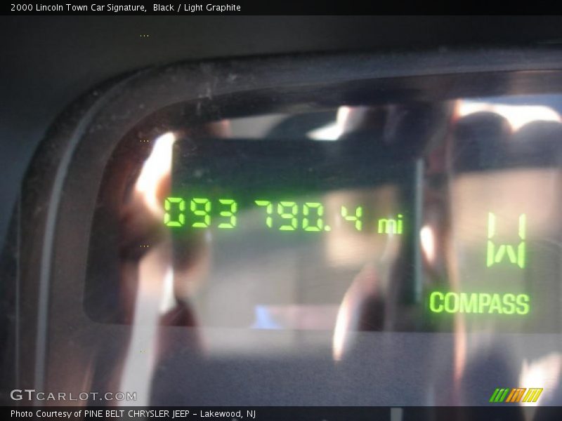 Black / Light Graphite 2000 Lincoln Town Car Signature