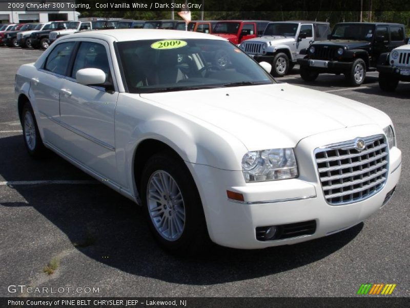 Cool Vanilla White / Dark Slate Gray 2009 Chrysler 300 Touring