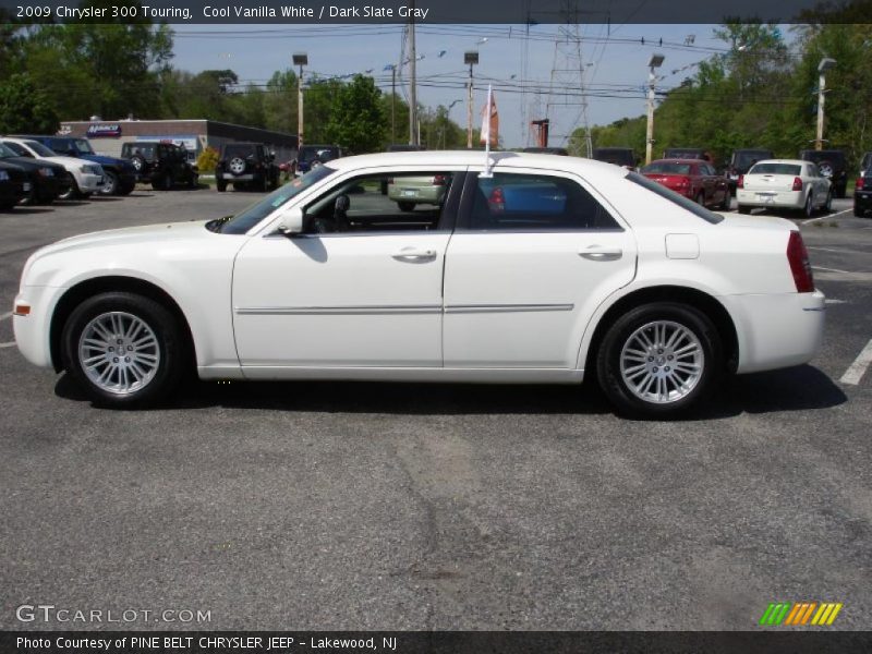 Cool Vanilla White / Dark Slate Gray 2009 Chrysler 300 Touring