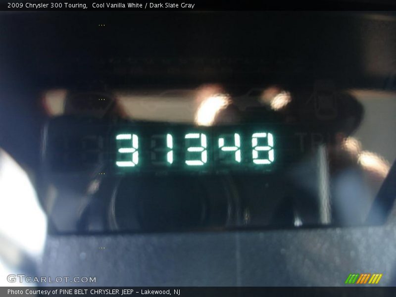 Cool Vanilla White / Dark Slate Gray 2009 Chrysler 300 Touring