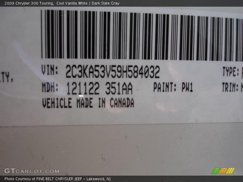 Cool Vanilla White / Dark Slate Gray 2009 Chrysler 300 Touring