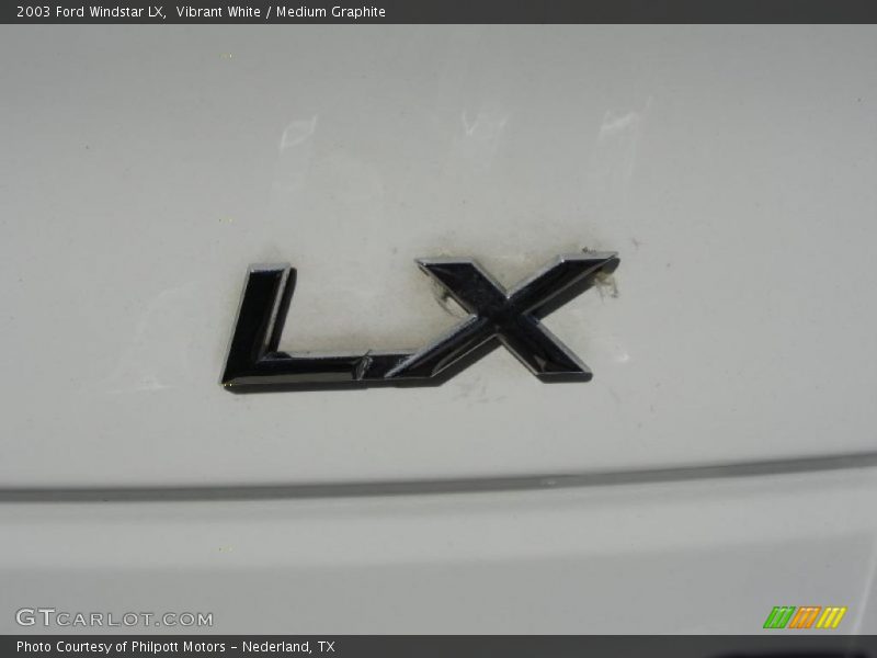 Vibrant White / Medium Graphite 2003 Ford Windstar LX
