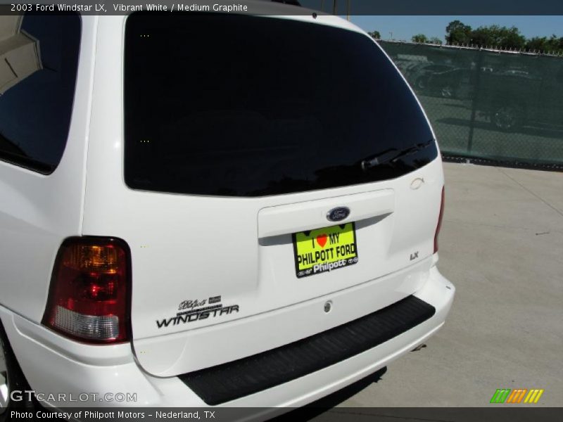Vibrant White / Medium Graphite 2003 Ford Windstar LX