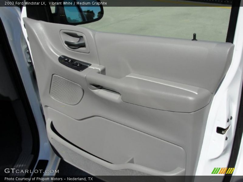 Vibrant White / Medium Graphite 2003 Ford Windstar LX