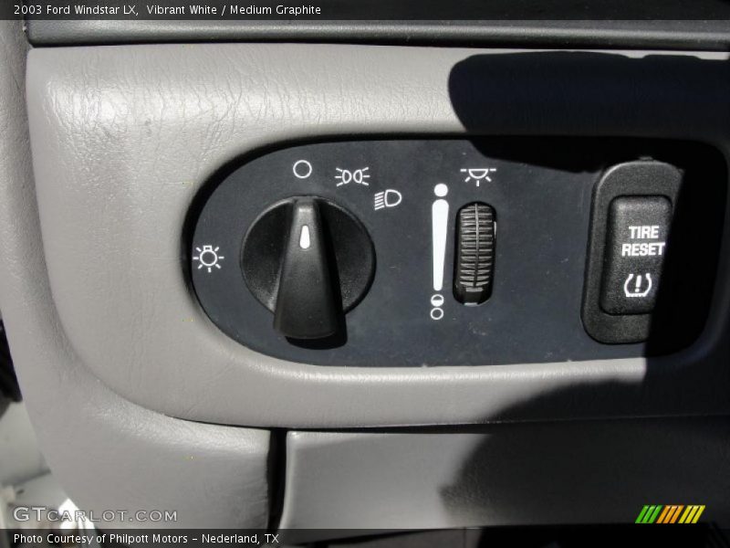 Vibrant White / Medium Graphite 2003 Ford Windstar LX