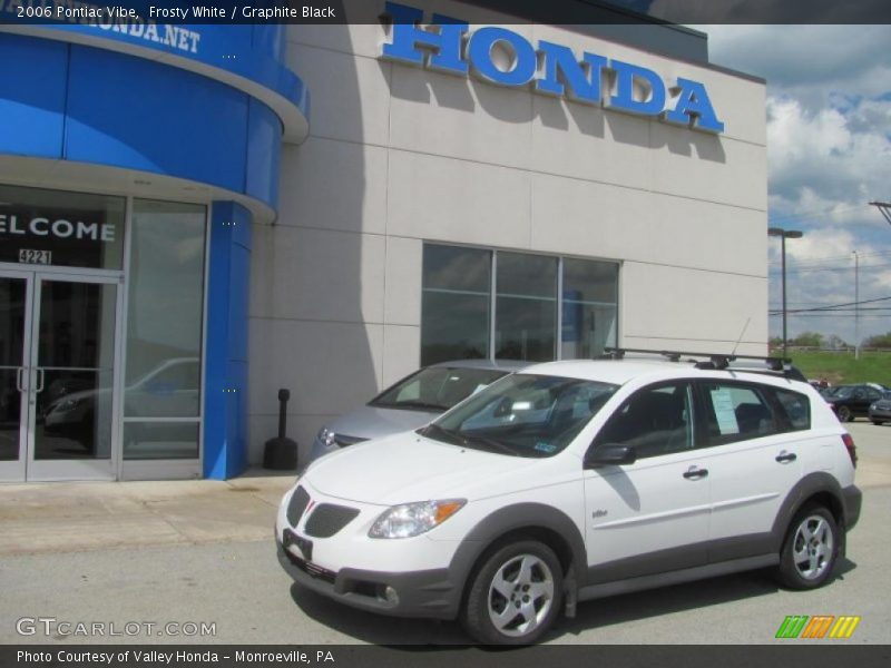 Frosty White / Graphite Black 2006 Pontiac Vibe