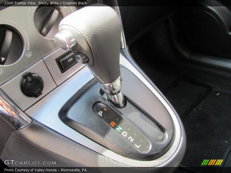Frosty White / Graphite Black 2006 Pontiac Vibe