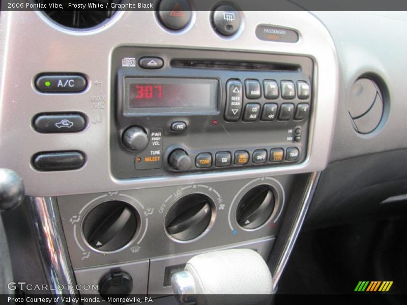 Frosty White / Graphite Black 2006 Pontiac Vibe