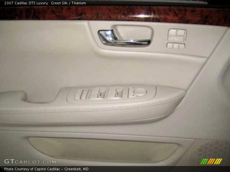 Green Silk / Titanium 2007 Cadillac DTS Luxury