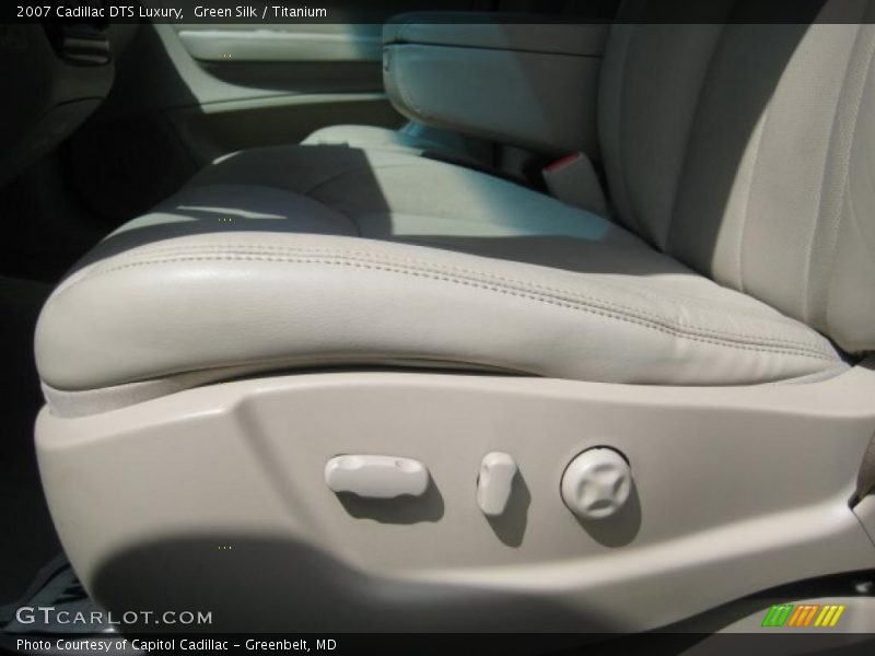 Green Silk / Titanium 2007 Cadillac DTS Luxury
