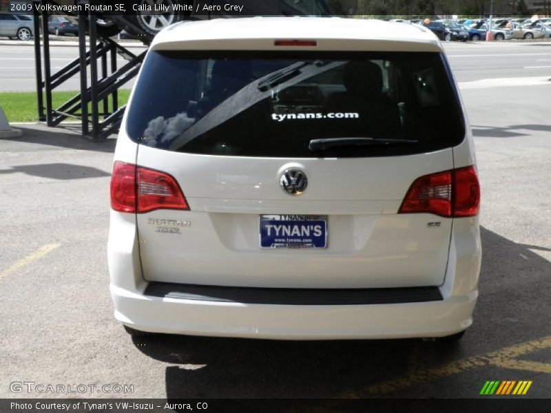 Calla Lilly White / Aero Grey 2009 Volkswagen Routan SE