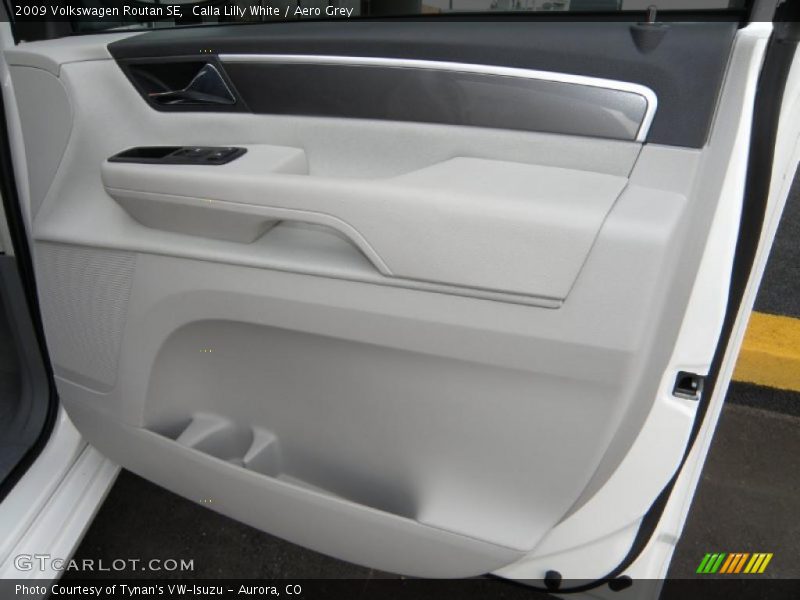Calla Lilly White / Aero Grey 2009 Volkswagen Routan SE