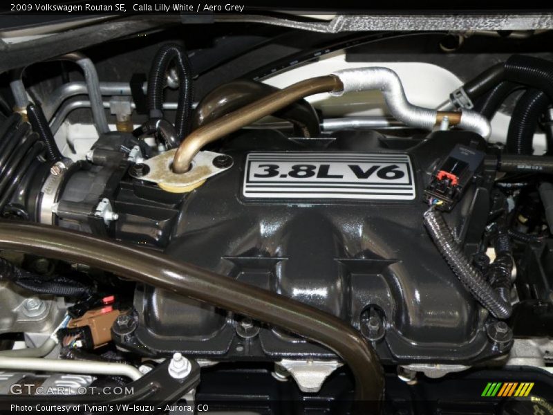 Calla Lilly White / Aero Grey 2009 Volkswagen Routan SE
