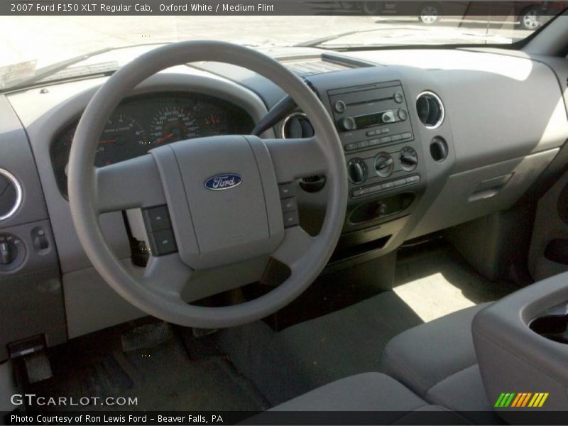 Oxford White / Medium Flint 2007 Ford F150 XLT Regular Cab