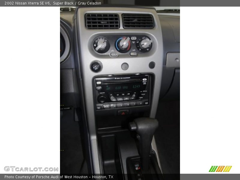 Super Black / Gray Celadon 2002 Nissan Xterra SE V6
