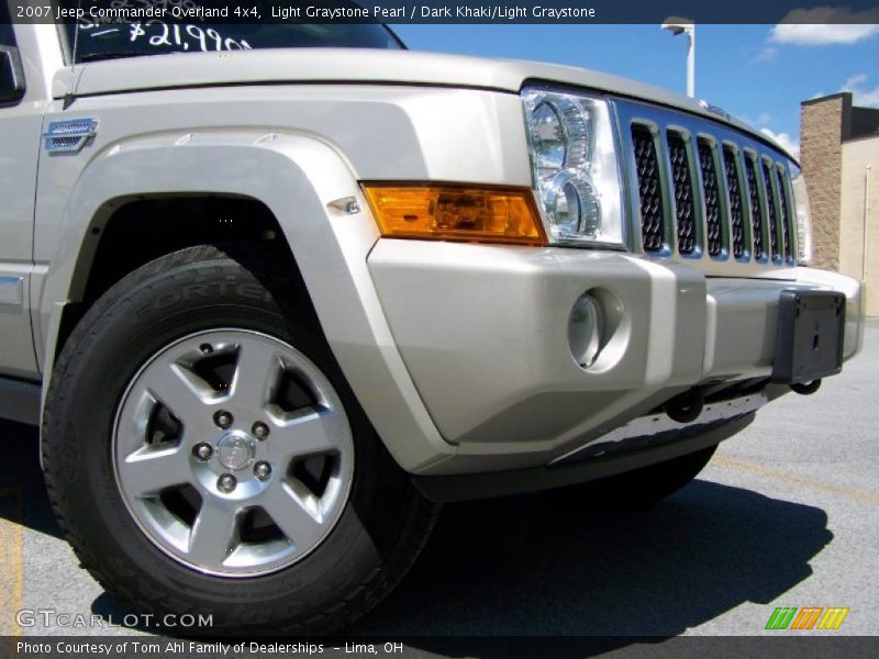 Light Graystone Pearl / Dark Khaki/Light Graystone 2007 Jeep Commander Overland 4x4