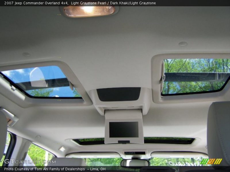 Light Graystone Pearl / Dark Khaki/Light Graystone 2007 Jeep Commander Overland 4x4