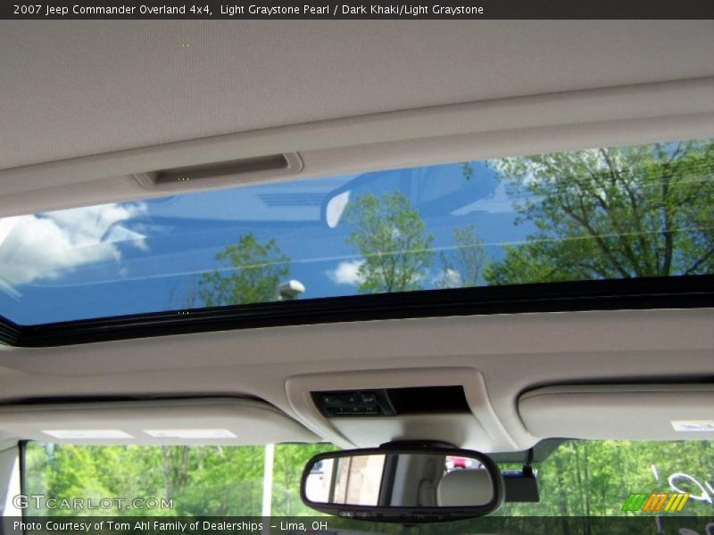 Light Graystone Pearl / Dark Khaki/Light Graystone 2007 Jeep Commander Overland 4x4